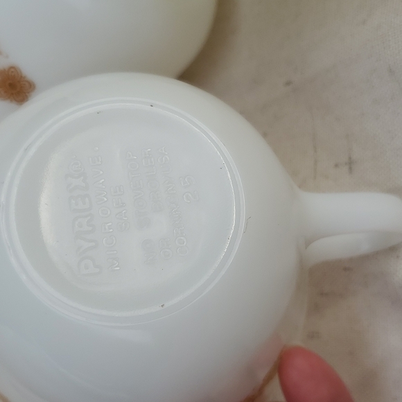 Pyrex Butterfly Gold Teacups Coffee Cups Set of 4 - Picture 3 of 7